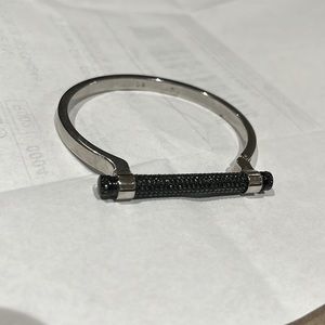 Screw Clasp Horseshoe D Letter Bangle Bracelet for Women